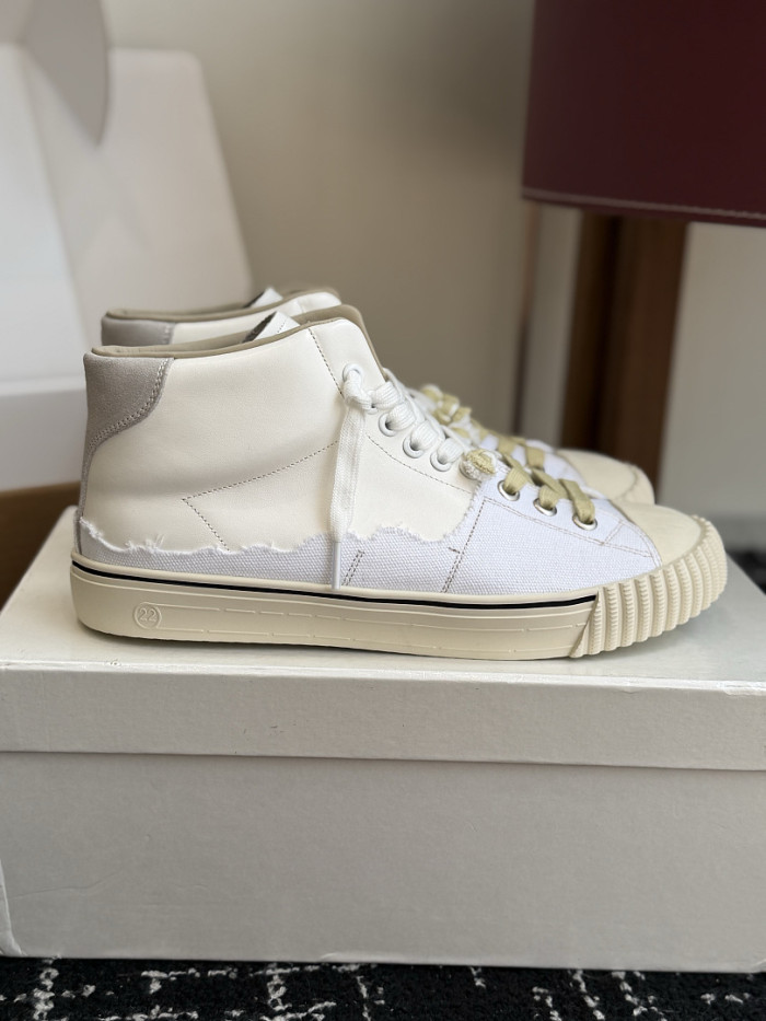 Ma*iso*n Mar*giela MNMA-0215