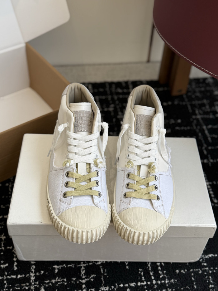 Ma*iso*n Mar*giela MNMA-0215