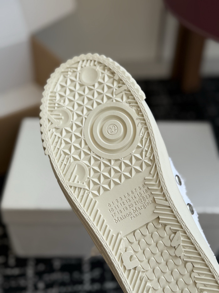 Ma*iso*n Mar*giela MNMA-0215