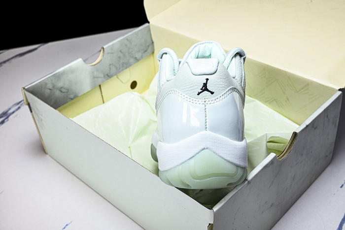 Air Jordan 11 Low IW1882-300