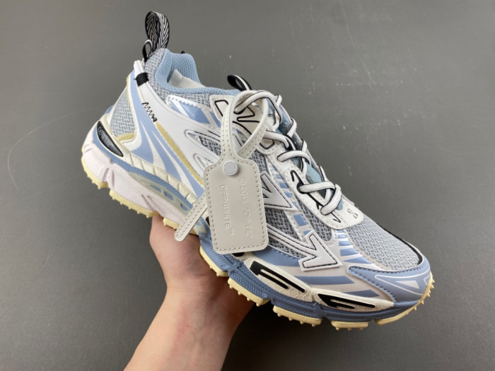 C/O​ SNEAKERS CO-064
