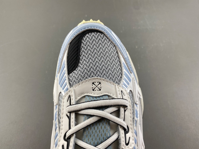 C/O​ SNEAKERS CO-064