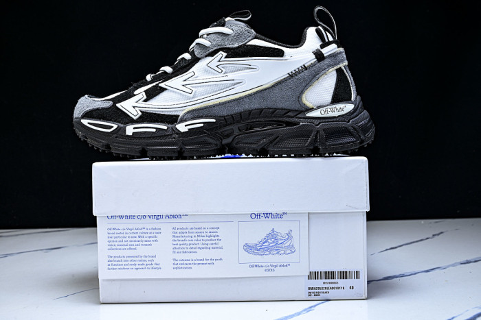 C/O​ SNEAKERS CO-062