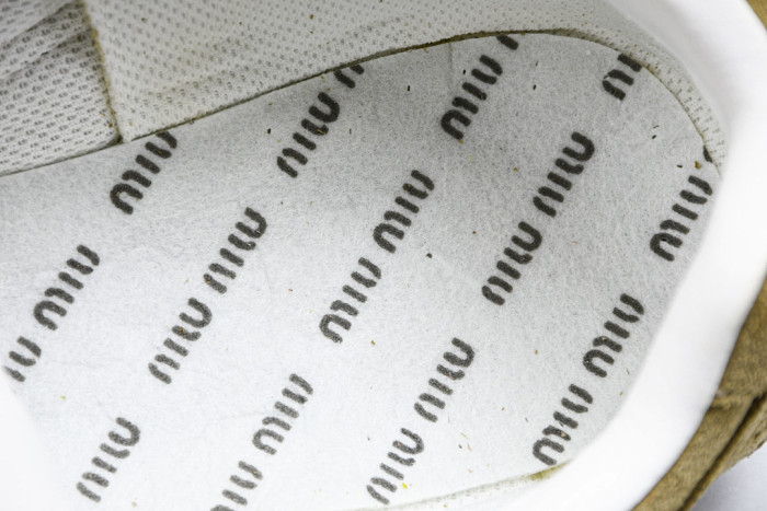 New Balance x Mi­uMi­u 530 MM-005