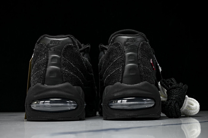 Air Max 95 x Levi