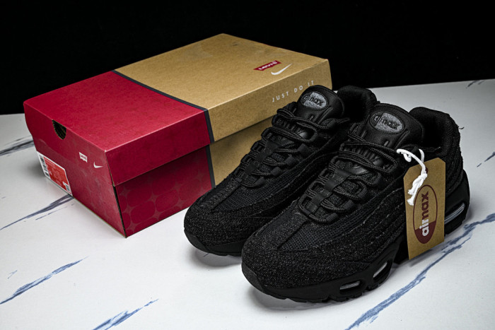 Air Max 95 x Levi