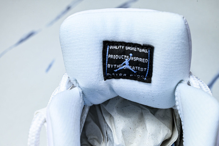 Air Jordan 11 Low “University Blue” FV5104-100