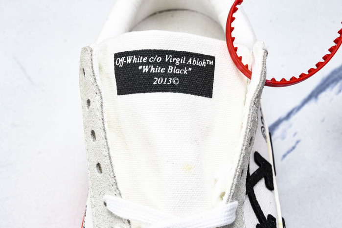 C/O​ SNEAKERS CO-031