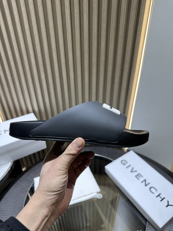 G*IVENCH*Y SLIDE GSE-001