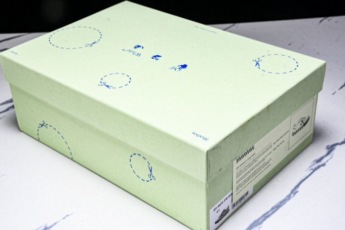 C/O​ SNEAKERS CO-036