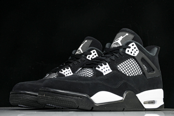 Air Jordan 4 Retro “White Thunder” FQ8138-001