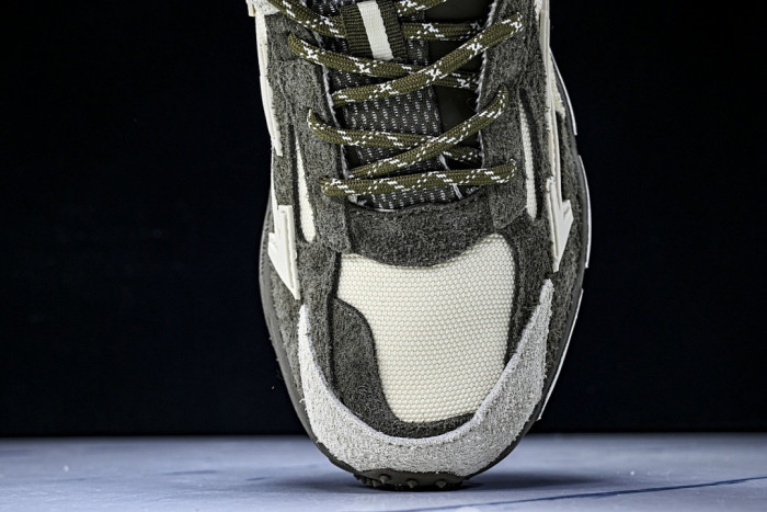 C/O​ SNEAKERS CO-049