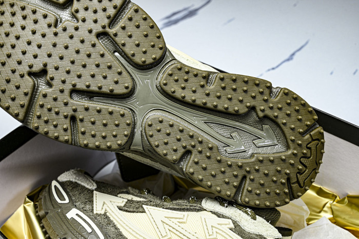 C/O​ SNEAKERS CO-049