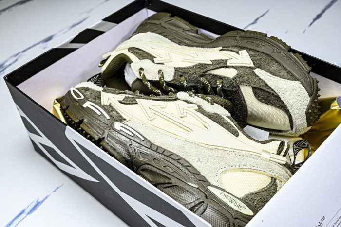 C/O​ SNEAKERS CO-049