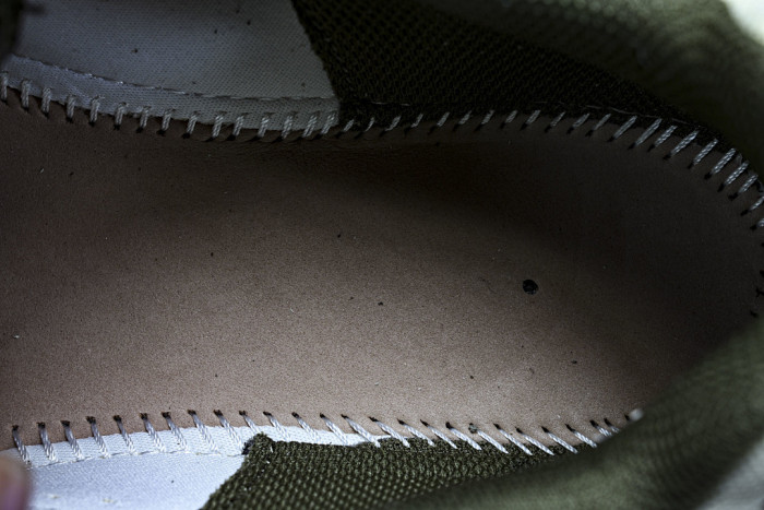 C/O​ SNEAKERS CO-049