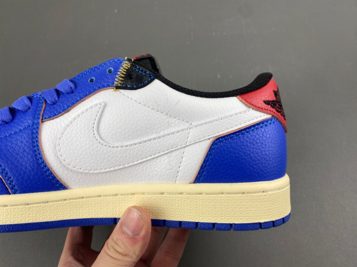 Travis Scott x Air Jordan 1 Low OG DM7888-111