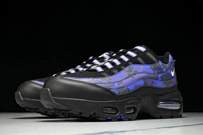 Undefeated x Nike Air Max 95 SP HQ1973-500