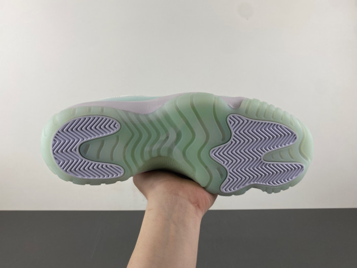 Air Jordan 11 Low “Igloo” AH7860-103
