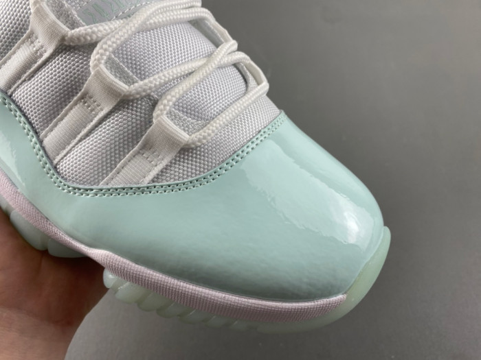 Air Jordan 11 Low “Igloo” AH7860-103