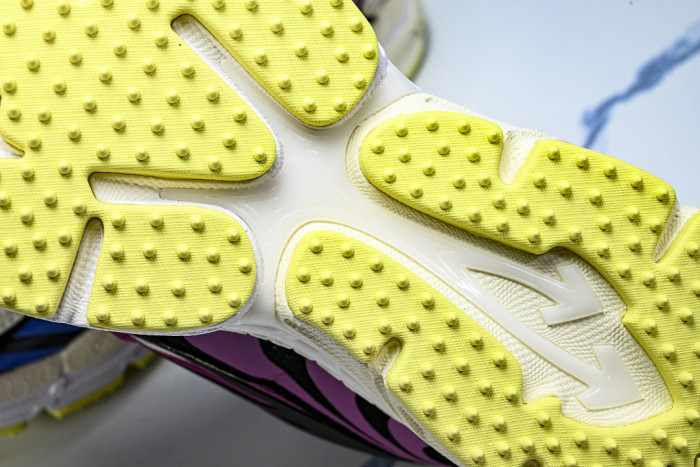 C/O​ SNEAKERS CO-071