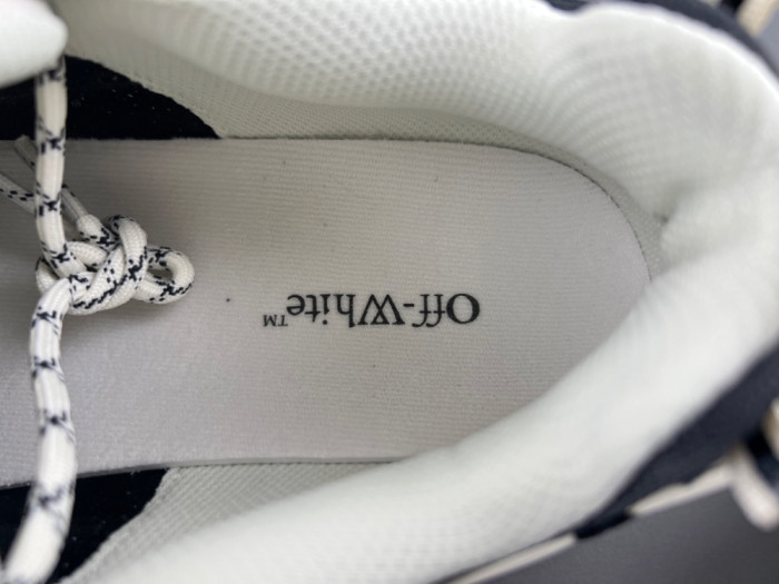 C/O​ SNEAKERS CO-051
