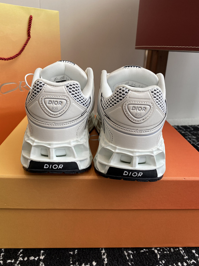 D10r x kaws b35 nxt drb35-001