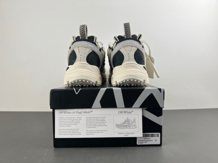 C/O​ SNEAKERS CO-051
