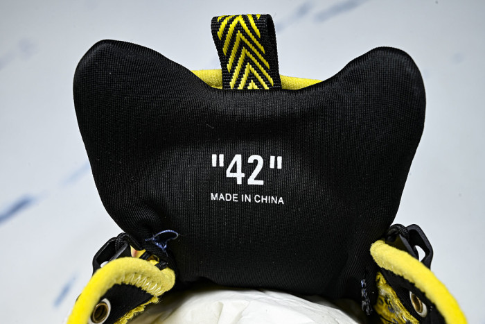 C/O​ SNEAKERS CO-067