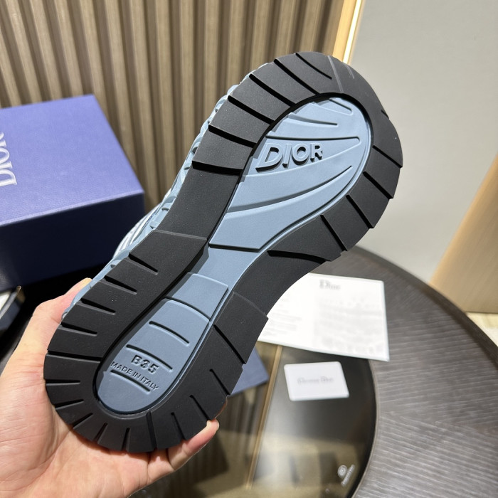 D10r x Kaws B35 NXT DRB35-014
