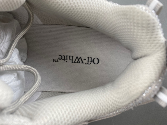 C/O​ SNEAKERS CO-077