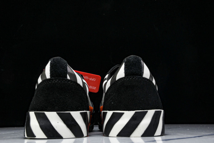 C/O​ SNEAKERS CO-040