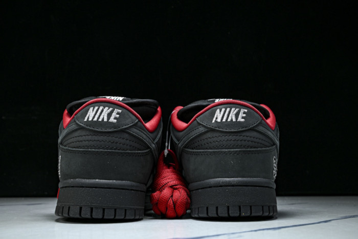 Nike SB Dunk Low Svp*me 94 HQ8487-001