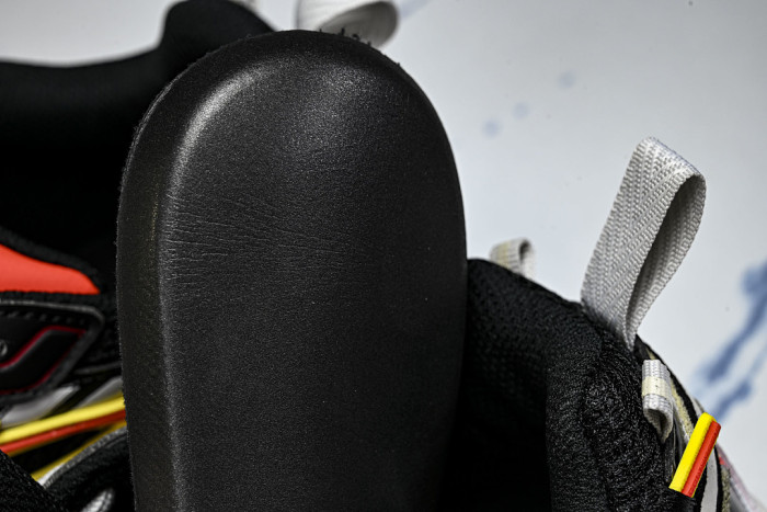 C/O​ SNEAKERS CO-073