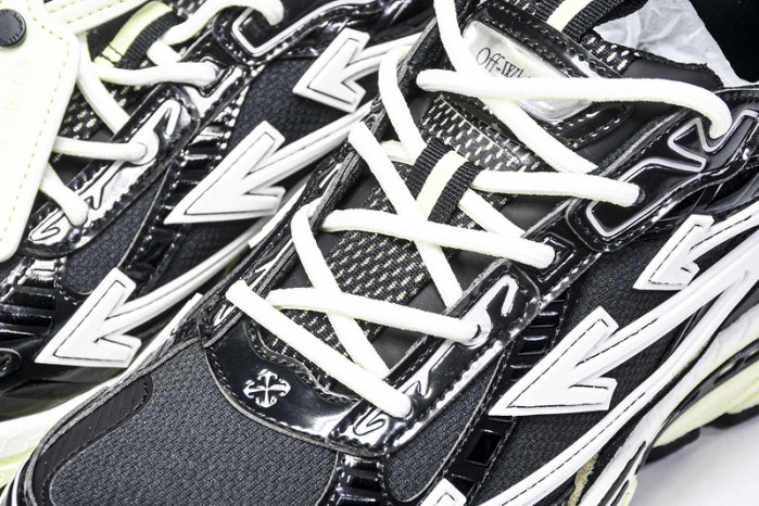 C/O​ SNEAKERS CO-033
