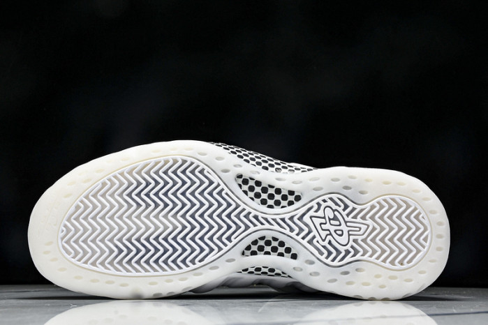 Nike Air Foamposite One “Triple White” HJ5195-100