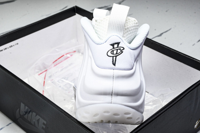 Nike Air Foamposite One “Triple White” HJ5195-100