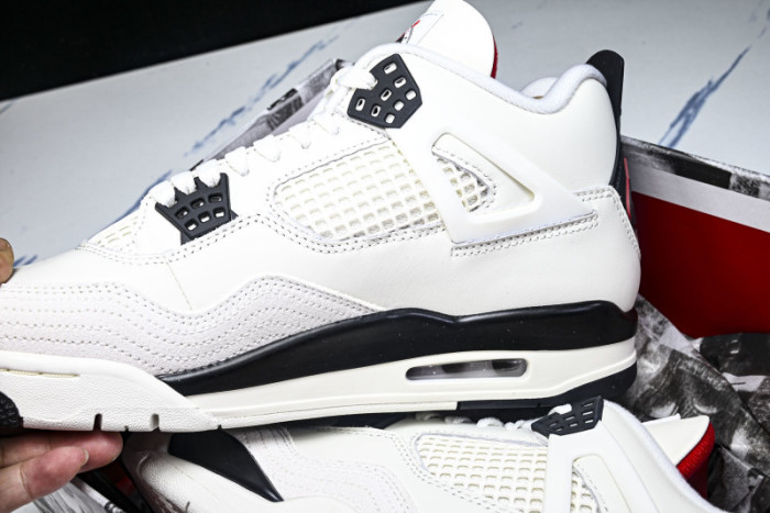 Air Jordan 4“Flight Club”Sail/Black-University Red IM4002-100