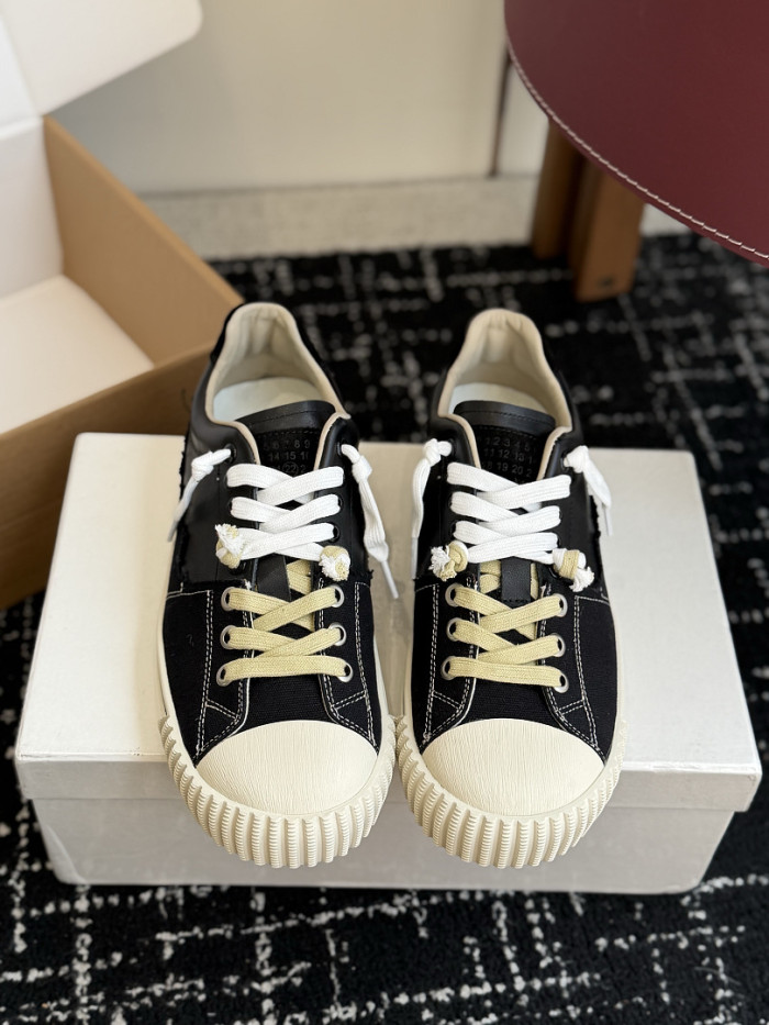 Ma*iso*n Mar*giela MNMA-0216