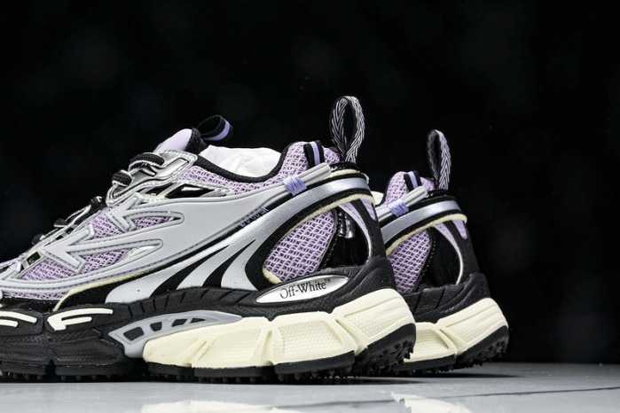 C/O​ SNEAKERS CO-019