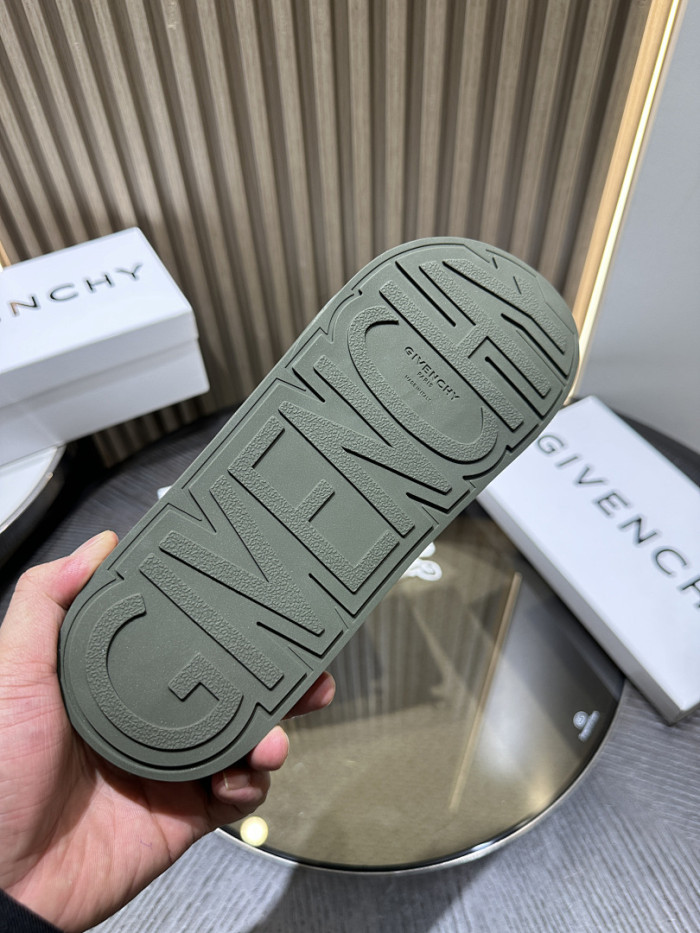 G*IVENCH*Y SLIDE GSE-002