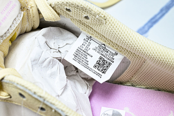 Travis Scott x Air Jordan 1 Low OG IQ7604-100