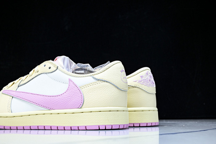 Travis Scott x Air Jordan 1 Low OG IQ7604-100