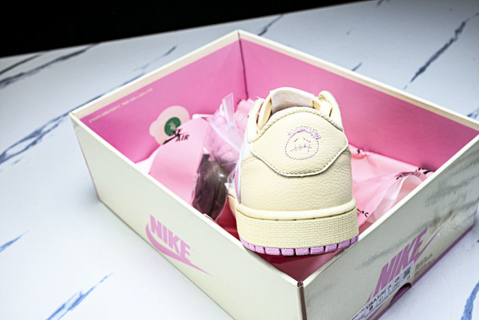 Travis Scott x Air Jordan 1 Low OG IQ7604-100