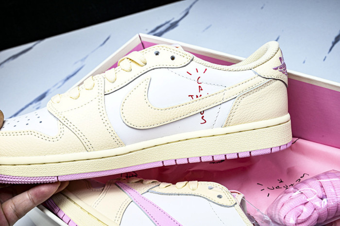 Travis Scott x Air Jordan 1 Low OG IQ7604-100