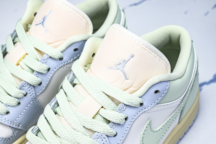 Air Jordan 1 Low DC0774-108