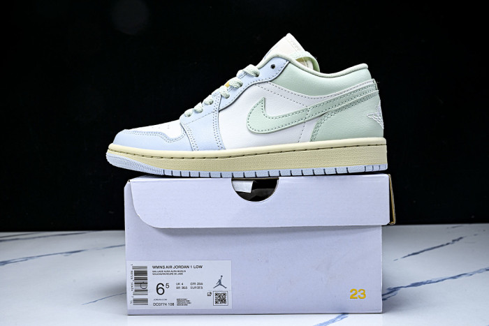 Air Jordan 1 Low DC0774-108