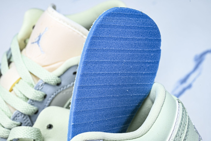 Air Jordan 1 Low DC0774-108
