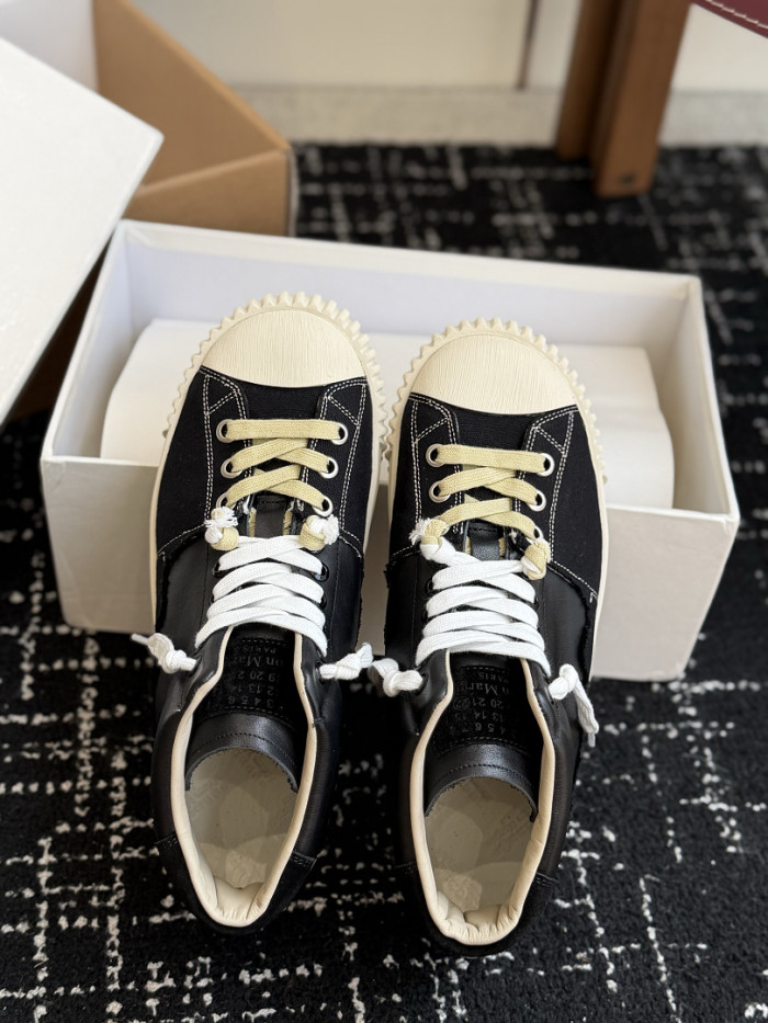 Ma*iso*n Mar*giela MNMA-0218