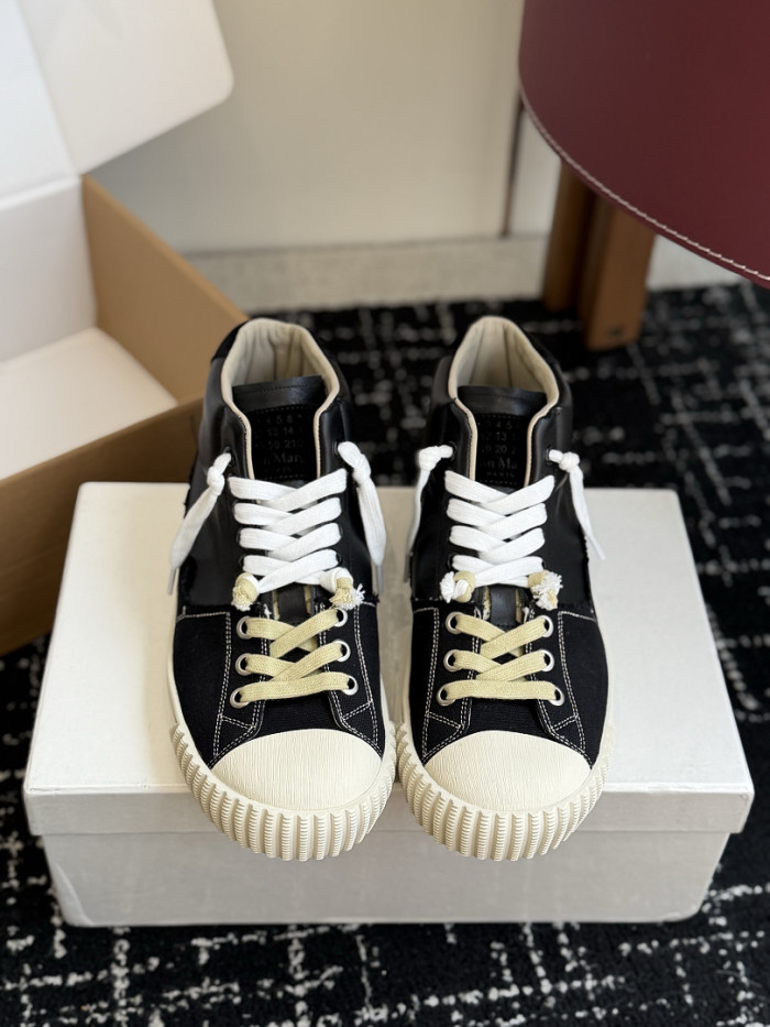 Ma*iso*n Mar*giela MNMA-0218
